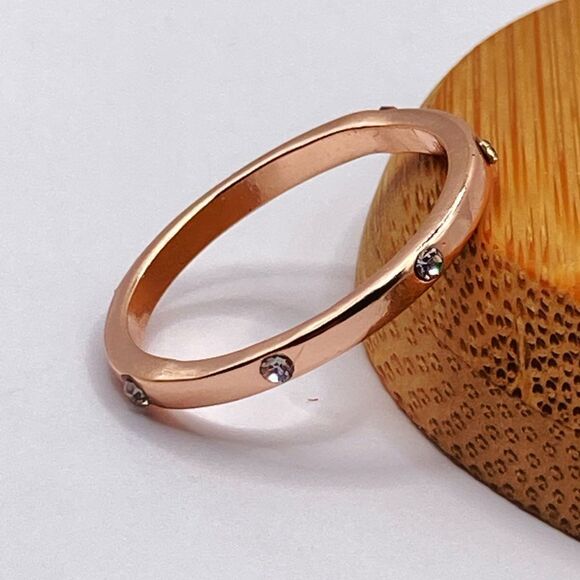 Rose Gold Rhinestone Band Ring Size 7 - Picture 1 of 3